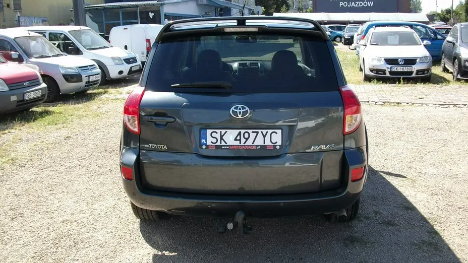 TOYOTA RAV4 -