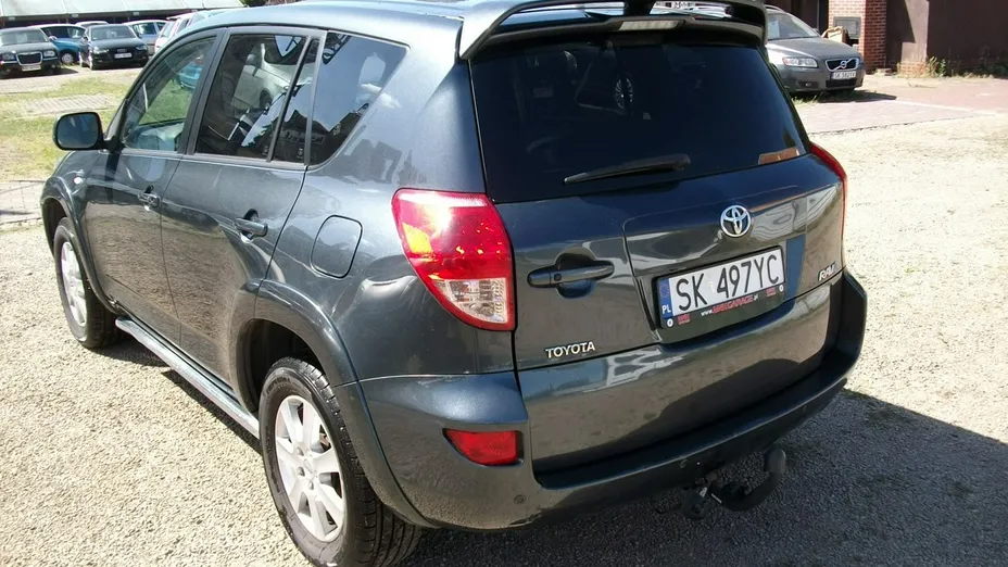 TOYOTA RAV4 -