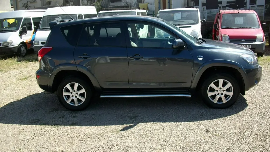 TOYOTA RAV4 -