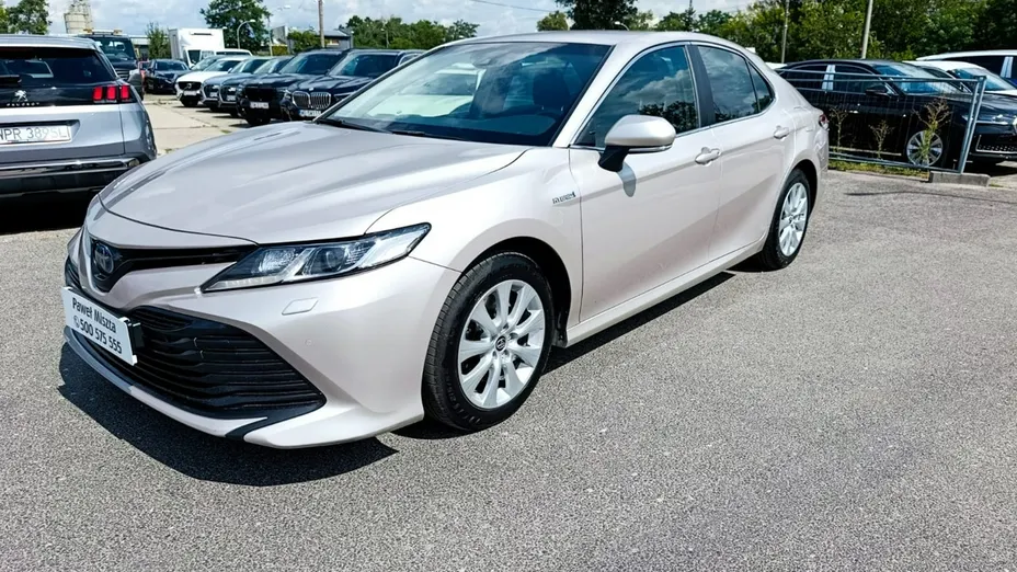 TOYOTA Camry -