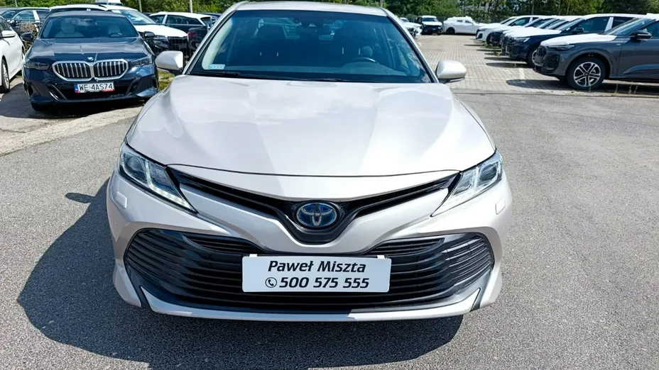 TOYOTA Camry -