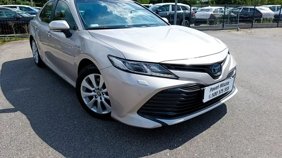 TOYOTA Camry -