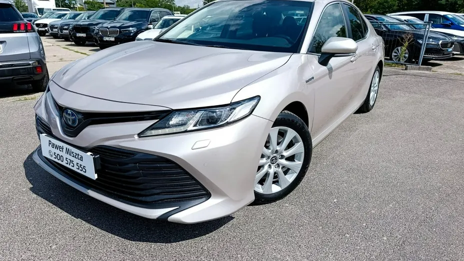 TOYOTA Camry -