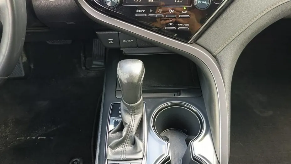 TOYOTA Camry -