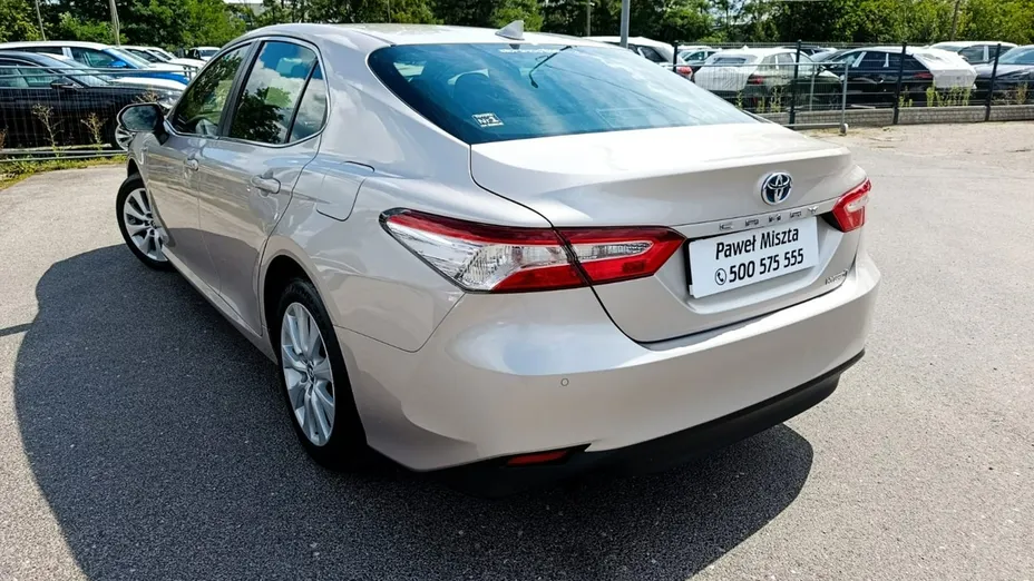 TOYOTA Camry -