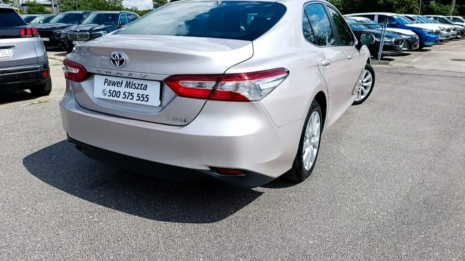 TOYOTA Camry -