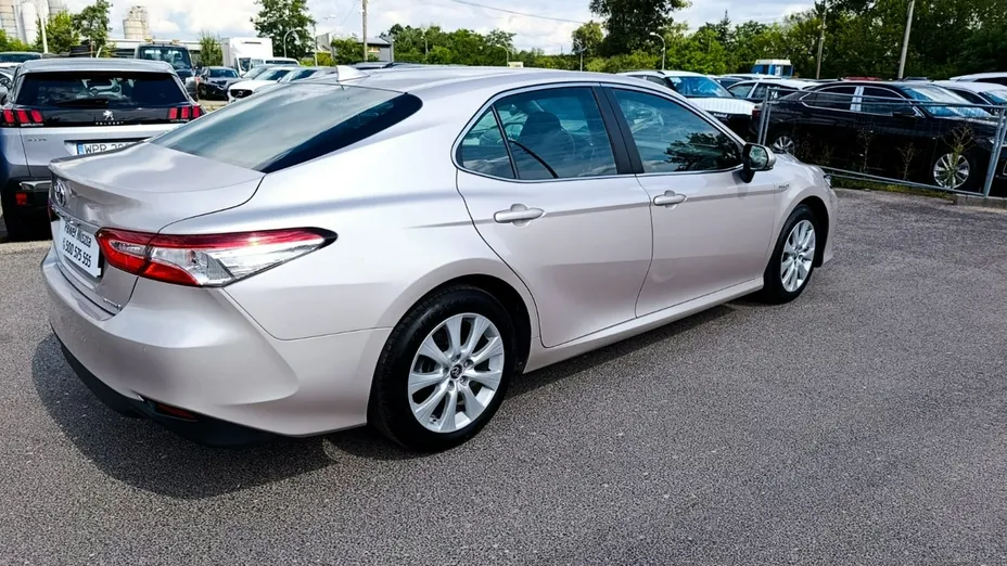 TOYOTA Camry -