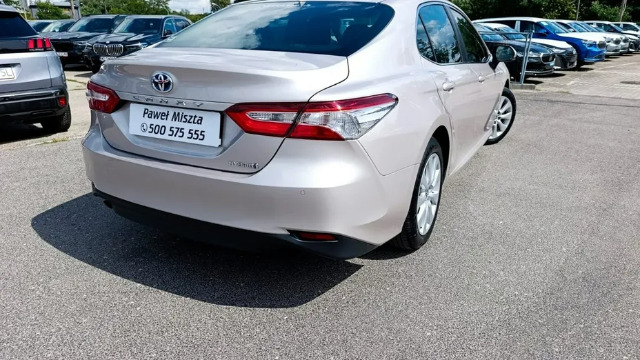 TOYOTA Camry -