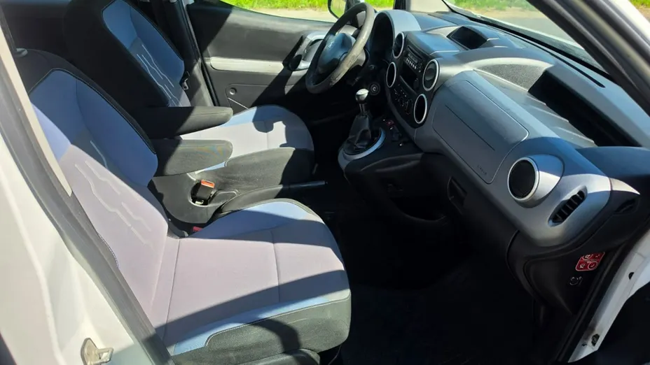 PEUGEOT Partner -