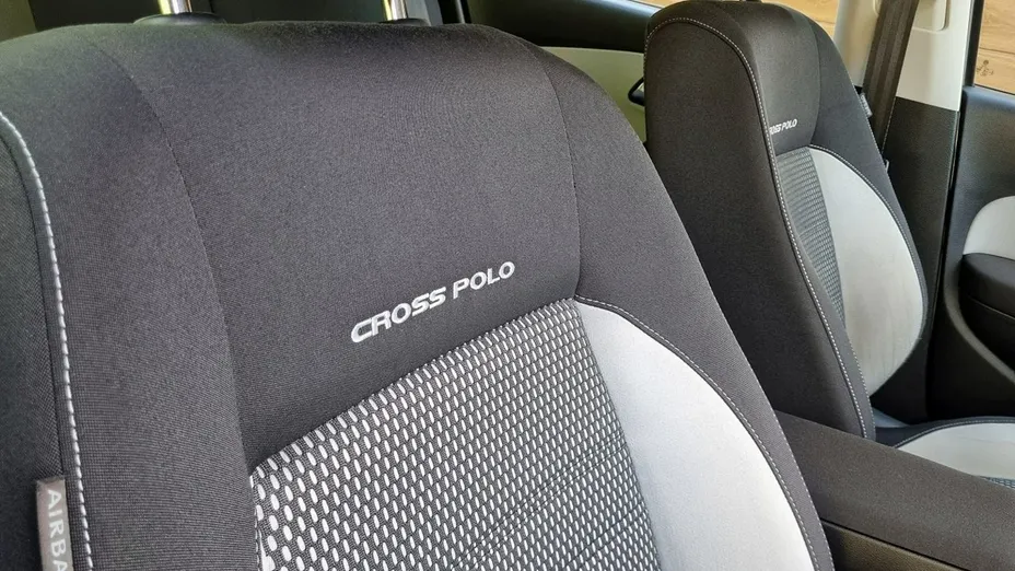VOLKSWAGEN Polo -