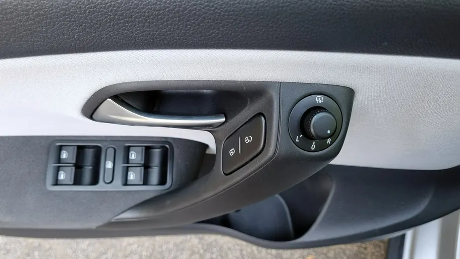 VOLKSWAGEN Polo -