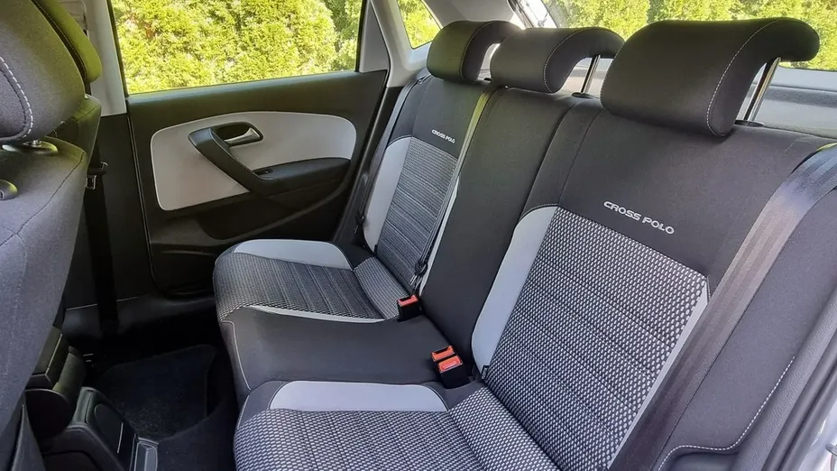 VOLKSWAGEN Polo -