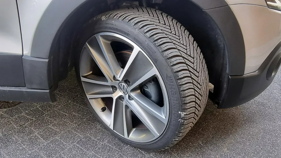 VOLKSWAGEN Polo -