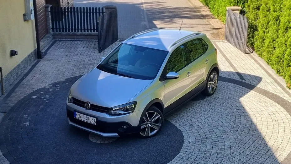 VOLKSWAGEN Polo -