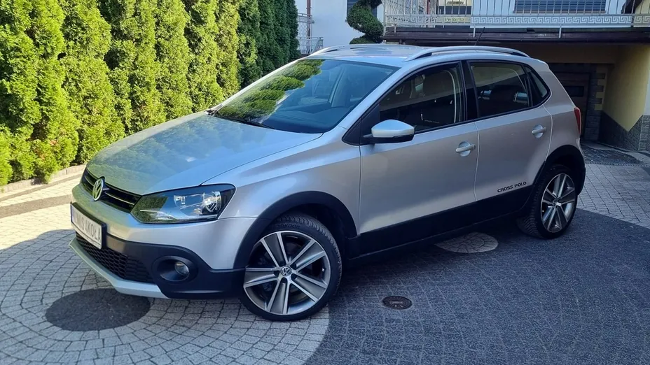 VOLKSWAGEN Polo -