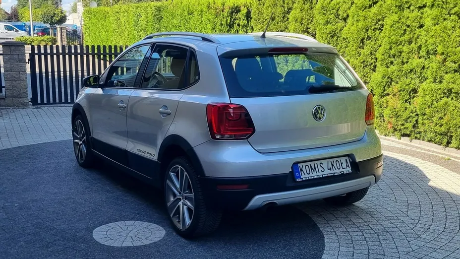 VOLKSWAGEN Polo -