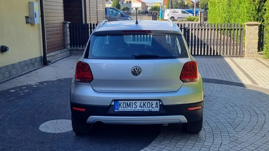 VOLKSWAGEN Polo -