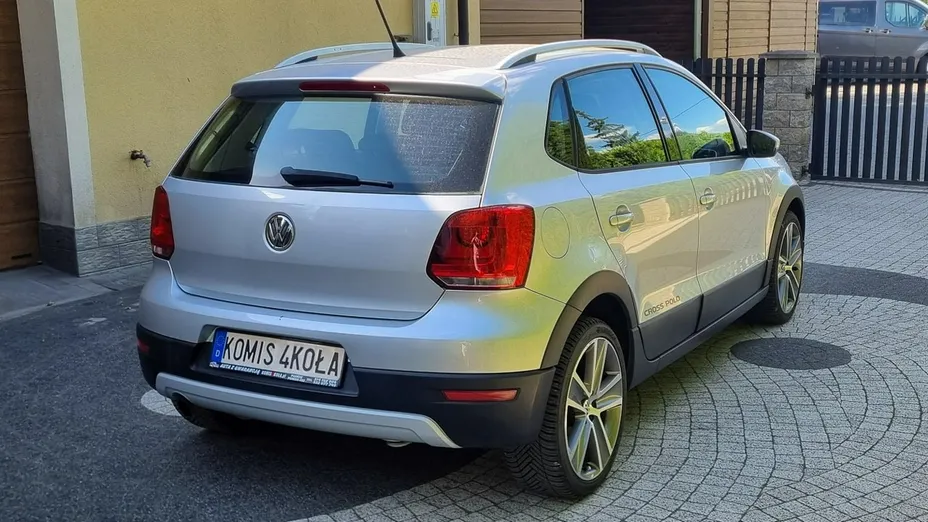 VOLKSWAGEN Polo -