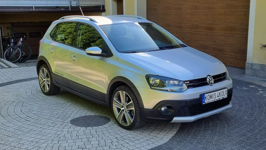 VOLKSWAGEN Polo -