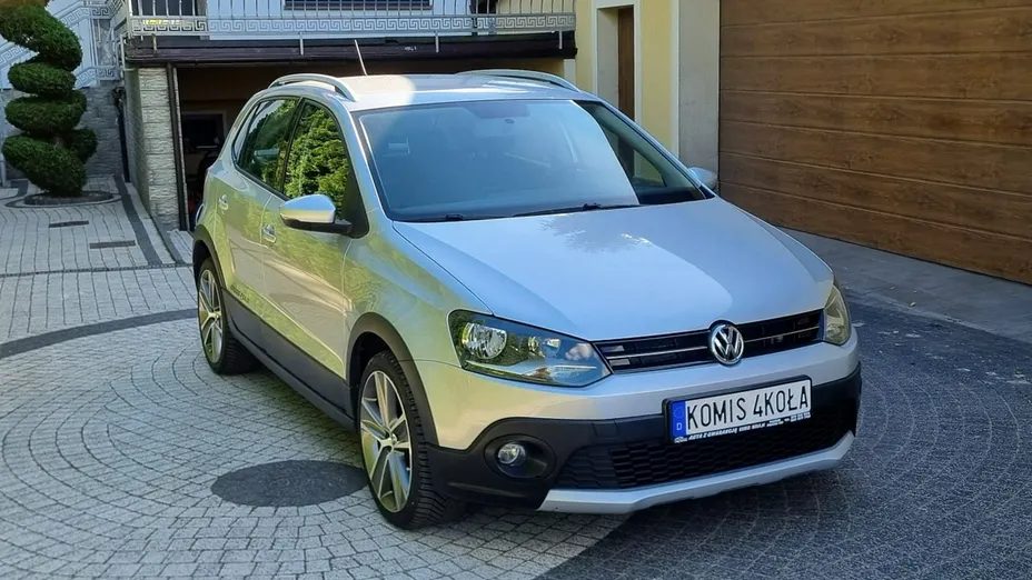 VOLKSWAGEN Polo -