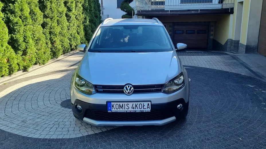 VOLKSWAGEN Polo -