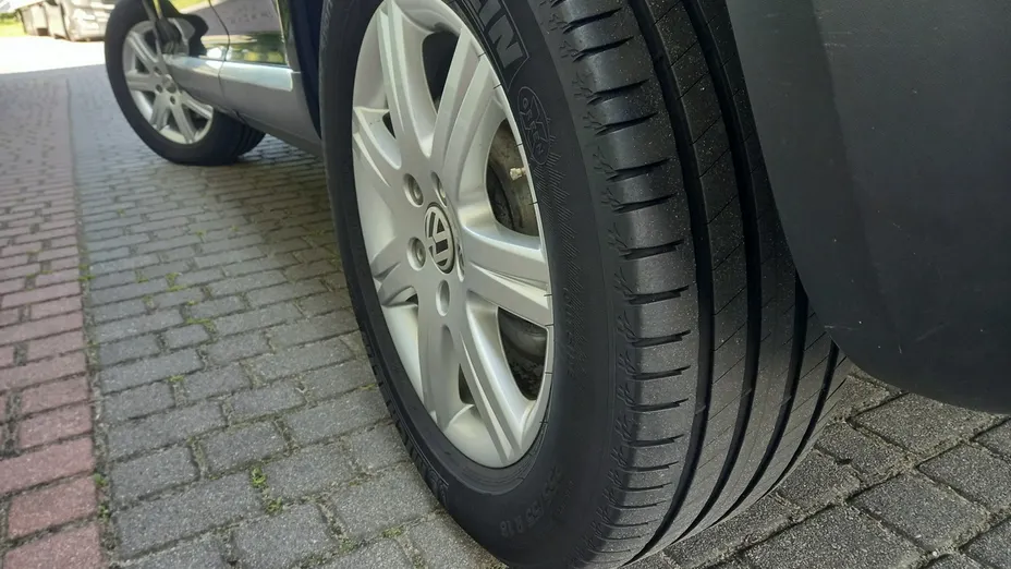 VOLKSWAGEN Touareg -