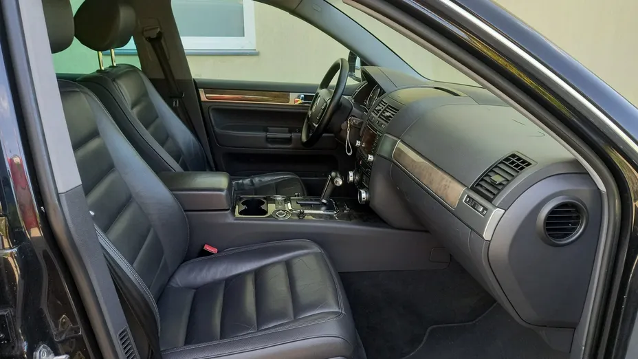 VOLKSWAGEN Touareg -