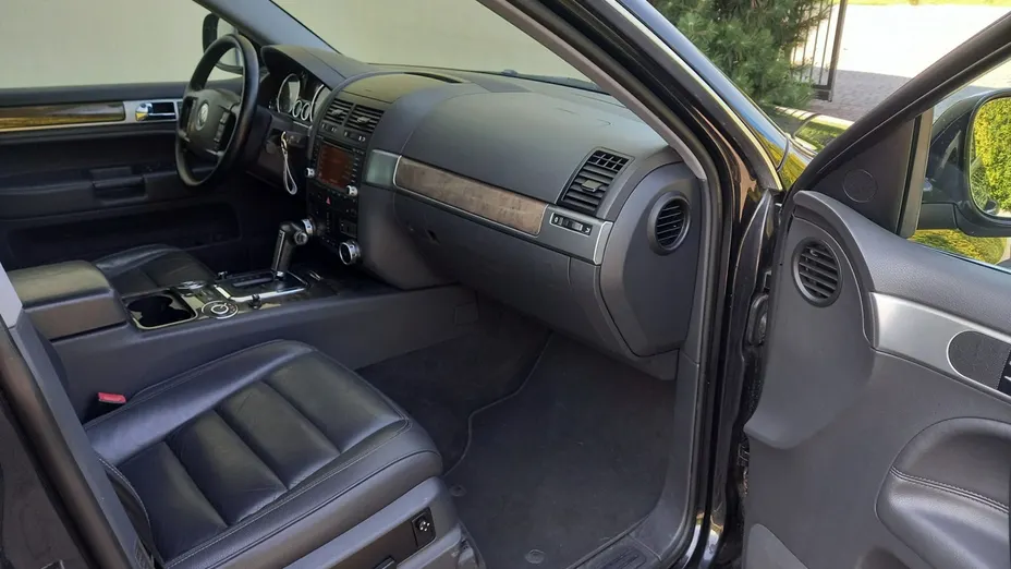 VOLKSWAGEN Touareg -