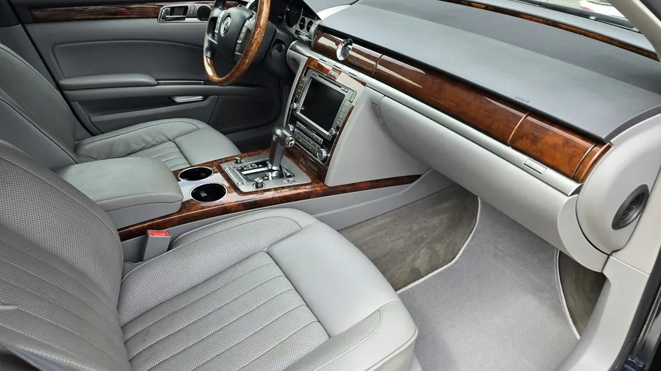 VOLKSWAGEN Phaeton -