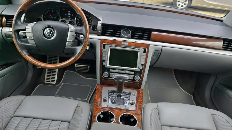 VOLKSWAGEN Phaeton -