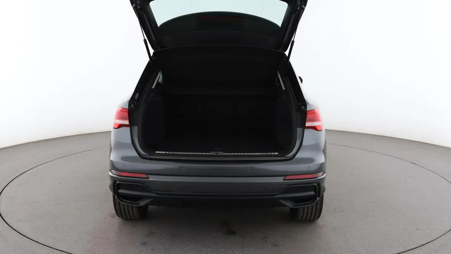 AUDI Q3 -