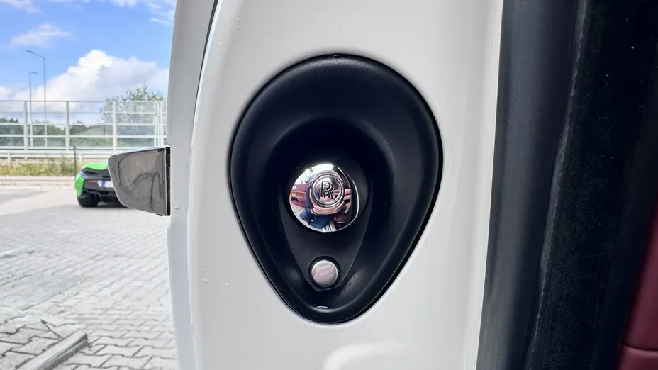 ROLLS-ROYCE Wraith -