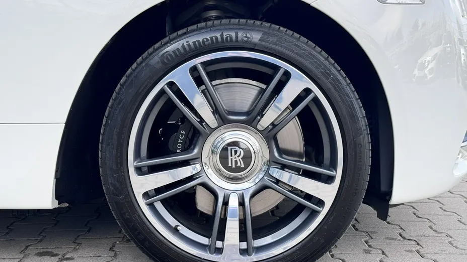 ROLLS-ROYCE Wraith -