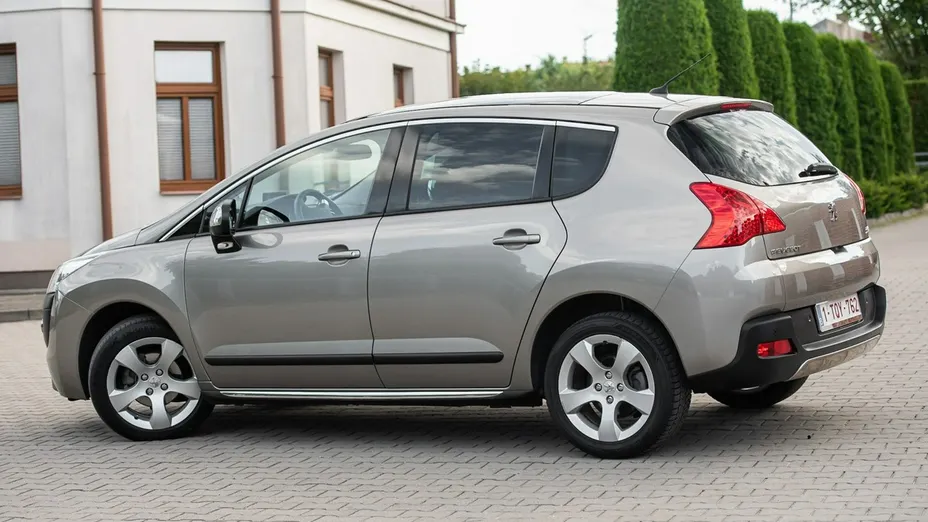 PEUGEOT 3008 -