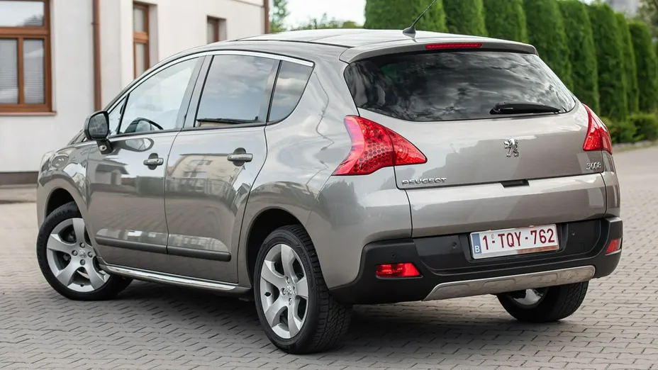 PEUGEOT 3008 -