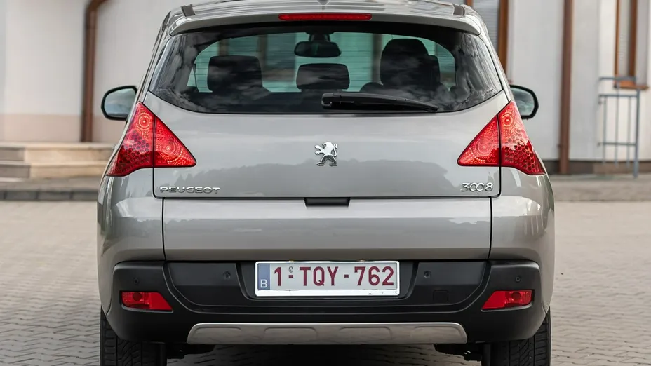 PEUGEOT 3008 -