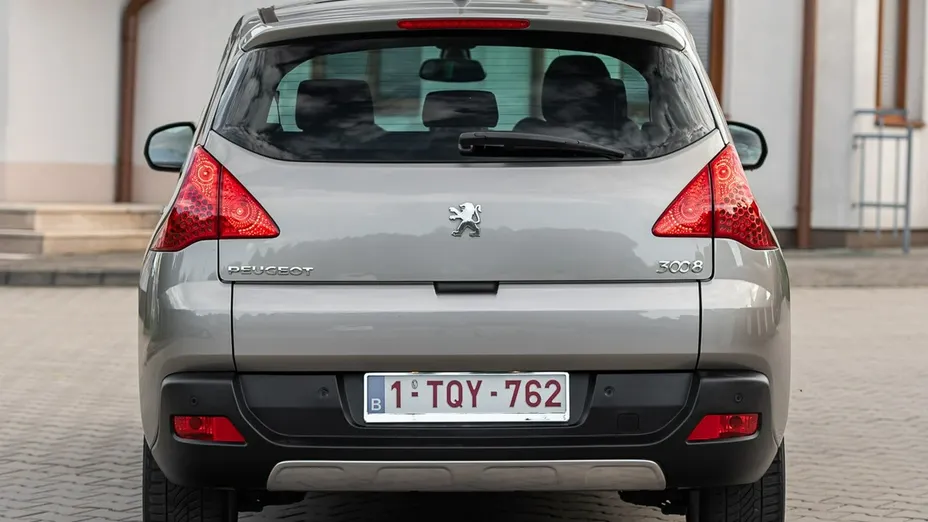 PEUGEOT 3008 -