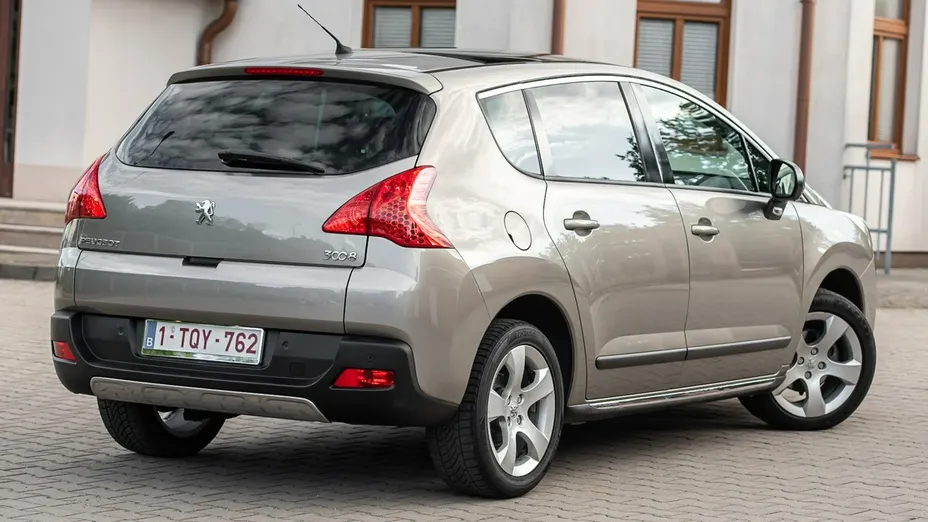 PEUGEOT 3008 -