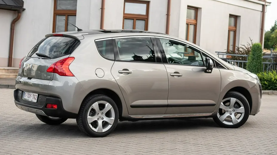 PEUGEOT 3008 -