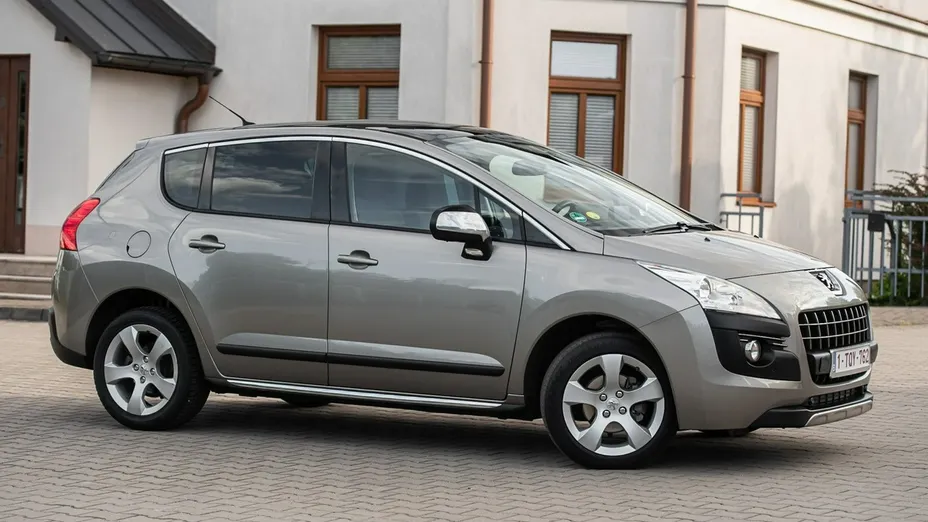 PEUGEOT 3008 -