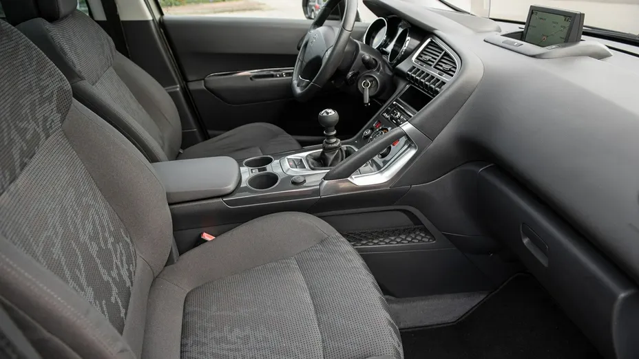 PEUGEOT 3008 -