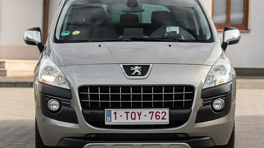 PEUGEOT 3008 -