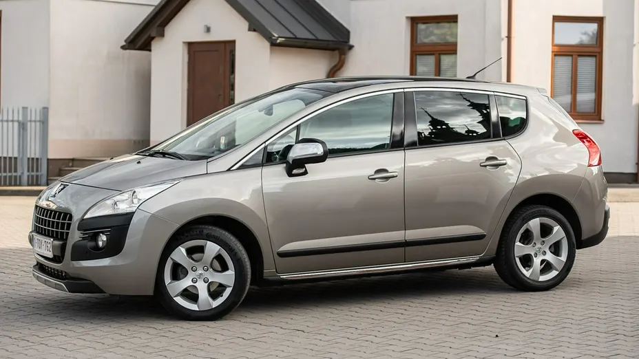 PEUGEOT 3008 -