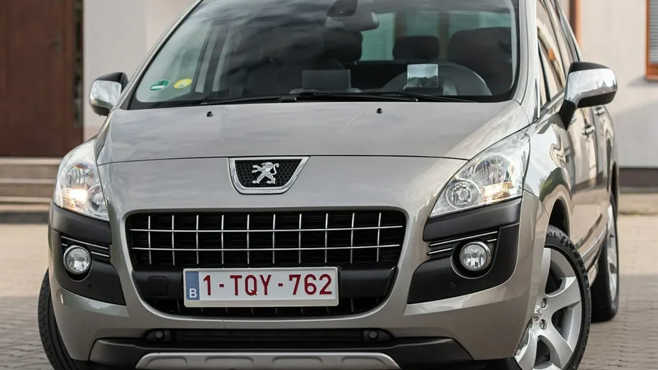 PEUGEOT 3008 -
