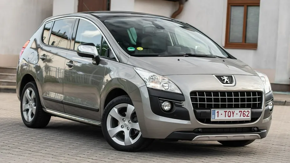 PEUGEOT 3008 -