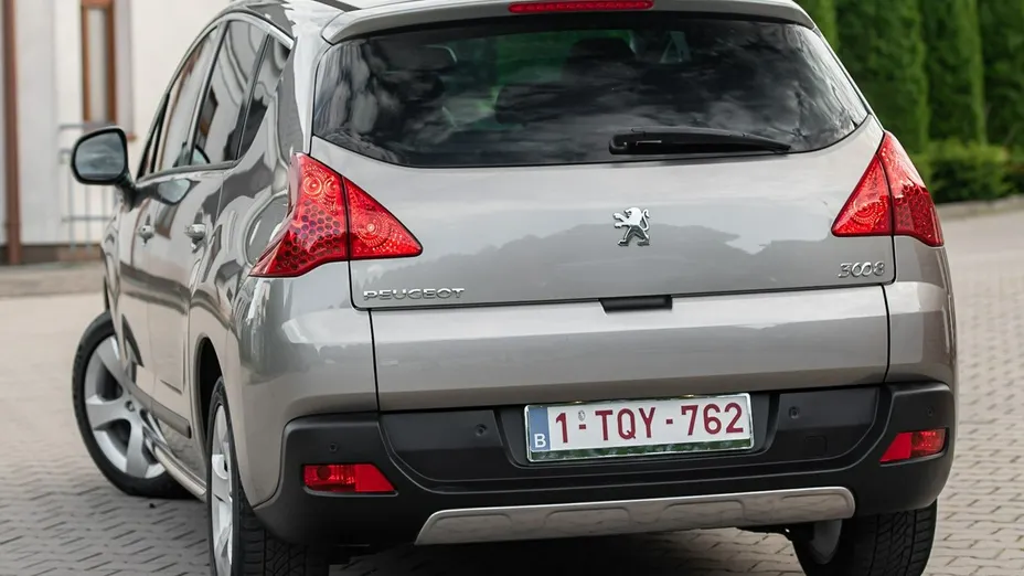 PEUGEOT 3008 -