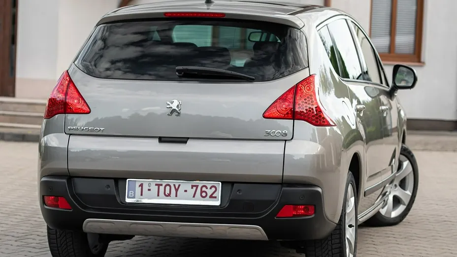 PEUGEOT 3008 -