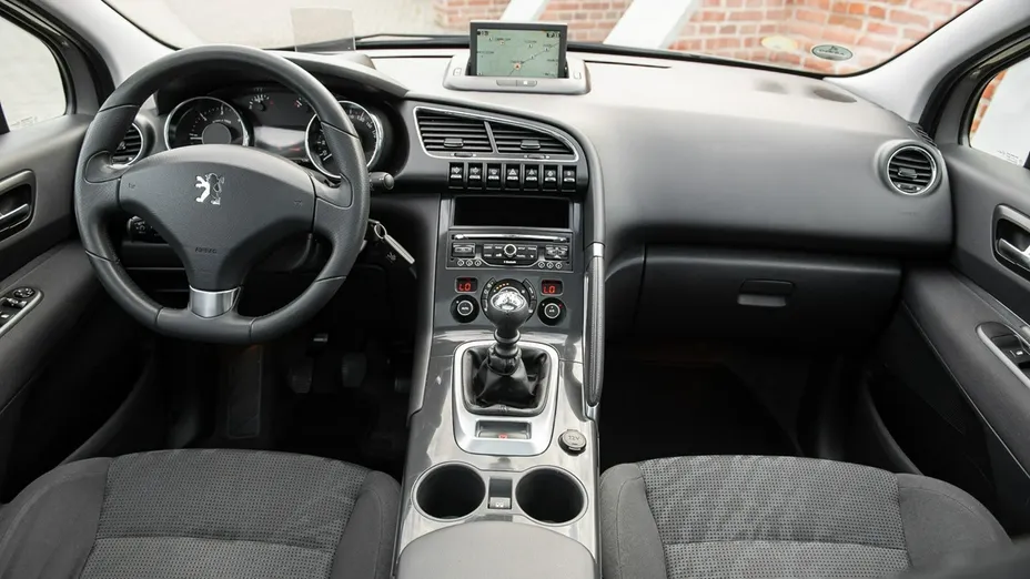 PEUGEOT 3008 -