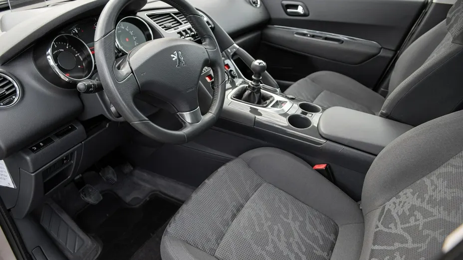 PEUGEOT 3008 -