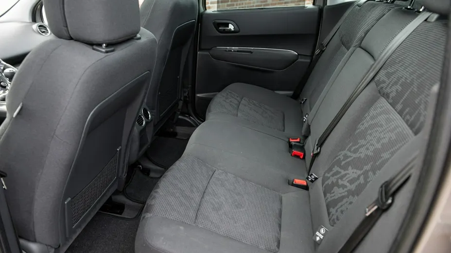 PEUGEOT 3008 -